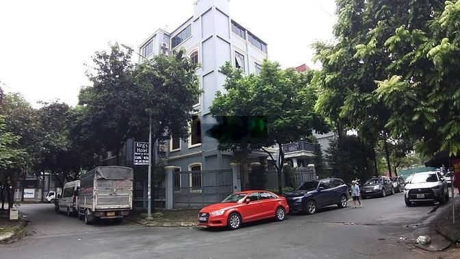 Cho thuê biệt thự Nguyễn Xiển, 170m2, 4 tầng, 2 mặt tiền làm văn phòng -01