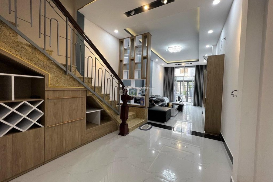 Nhà gồm 5 phòng ngủ, cho thuê nhà, giá thuê bàn giao chỉ 20 triệu/tháng diện tích sàn là 90m2 tọa lạc ở Nguyễn Thị Minh Khai, Khánh Hòa-01
