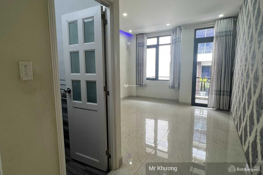 Vị trí nằm trên Gò Vấp, Hồ Chí Minh cho thuê nhà thuê ngay với giá cực rẻ 17 triệu/tháng, căn nhà gồm có 4 PN, 5 WC-01