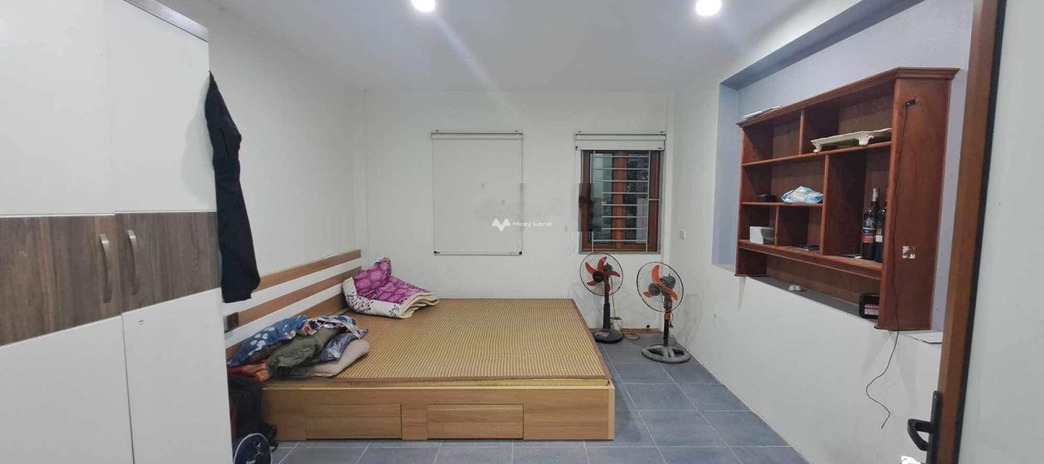 Nhà 4 phòng ngủ bán nhà ở có diện tích 45m2 bán ngay với giá giao lưu chỉ 4.4 tỷ vị trí đẹp tọa lạc ngay ở Thạch Bàn, Long Biên