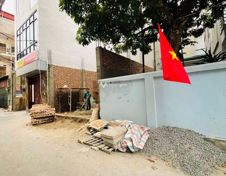 Nằm tại Nam Từ Liêm, Hà Nội bán nhà giá bán cực sốc chỉ 4.95 tỷ trong nhà bao gồm có 4 PN 4 WC-01