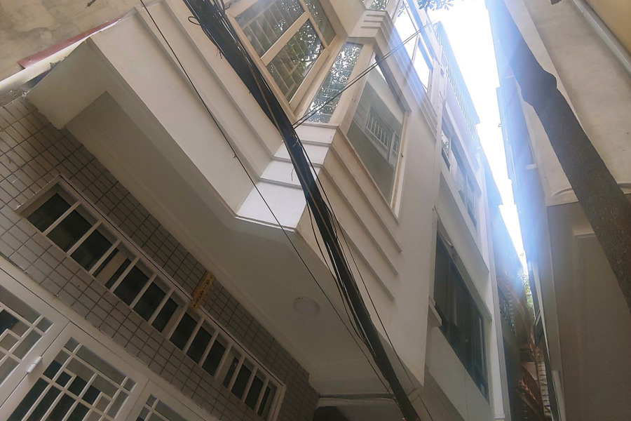 Bán nhà 4 tầng, 2 mặt thoáng đường Cầu Giấy, Hà Nội-01