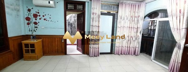 Cho thuê phòng trọ dt sàn là 40m2 vị trí nằm tại Đường Nguyễn Khang, Hà Nội vào ở luôn giá quy định 3.3 triệu/tháng-03
