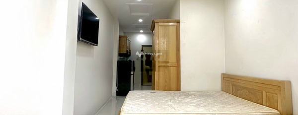 Căn hộ 1 PN, cho thuê căn hộ vị trí mặt tiền nằm ngay Quận 3, Hồ Chí Minh, trong căn hộ tổng quan bao gồm 1 PN, 1 WC liên hệ chính chủ-03