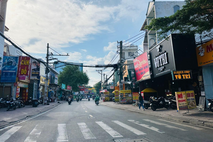 Hướng Đông - Nam, bán nhà có diện tích chung là 80m2 mặt tiền tọa lạc ngay Đường 19, Hồ Chí Minh giá bán chính chủ 4.7 tỷ tổng quan gồm có 1 PN, 1 WC-01