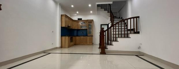 Giá chỉ 3.45 tỷ bán nhà có diện tích 42m2 vị trí đẹp tọa lạc trên Bắc Từ Liêm, Hà Nội tổng quan trong ngôi nhà 3 phòng ngủ lh xem trực tiếp-03