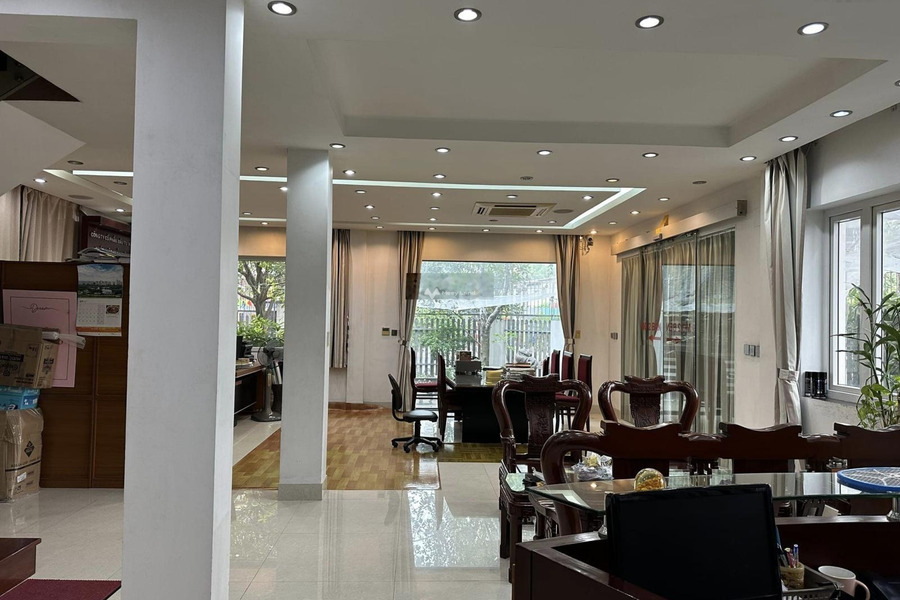Bán nhà vị trí đặt ở Phan Văn Trường, Hà Nội bán ngay với giá rẻ bất ngờ chỉ 15.5 tỷ diện tích gồm 82m2 hướng Bắc trong nhà có tổng cộng 7 phòng ngủ-01