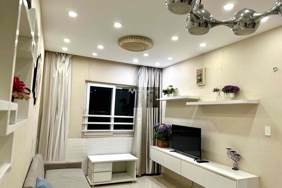 Trong căn hộ gồm có 2 phòng ngủ, cho thuê căn hộ vị trí thuận lợi Cây Keo, Hồ Chí Minh, 2 WC nhà view bao đẹp-01