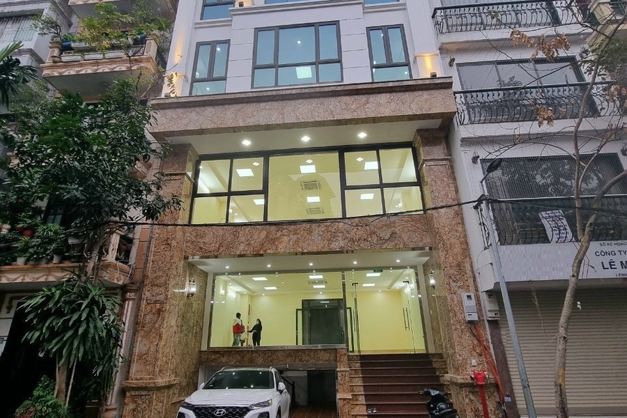 Cho thuê nhà Hoàng Quốc Việt, 125m2, 8 tầng, mặt tiền 9m, thông sàn, xây mới-01