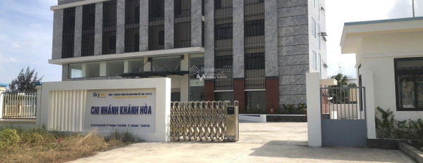 Cho thuê sàn văn phòng tọa lạc ngay tại Nguyễn Tất Thành, Khánh Hòa với diện tích khoảng 631m2-03