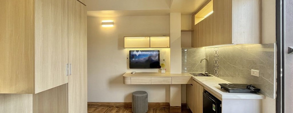 Trong căn hộ này có 1 PN, cho thuê căn hộ hướng Đông mặt tiền nằm ngay ở Nhật Tân, Tây Hồ, 1 WC lh để xem ngay-03