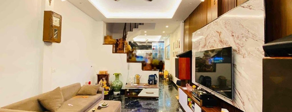 Bán nhà mặt tiền tọa lạc gần Hoàng Mai, Hà Nội bán ngay với giá ưu đãi từ 6.6 tỷ có diện tích gồm 46m2 hướng Nam trong nhà này bao gồm 4 PN-03
