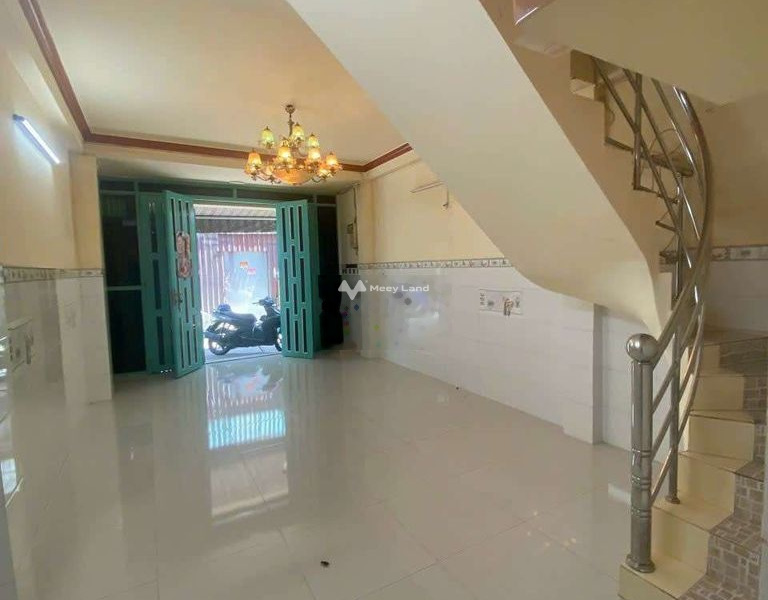 Diện tích mặt tiền 44m2, cho thuê nhà ở vị trí mặt tiền tọa lạc ở Phú Định, Phường 16, nhà có tổng 2 phòng ngủ, 2 WC nội thất sang trọng-01