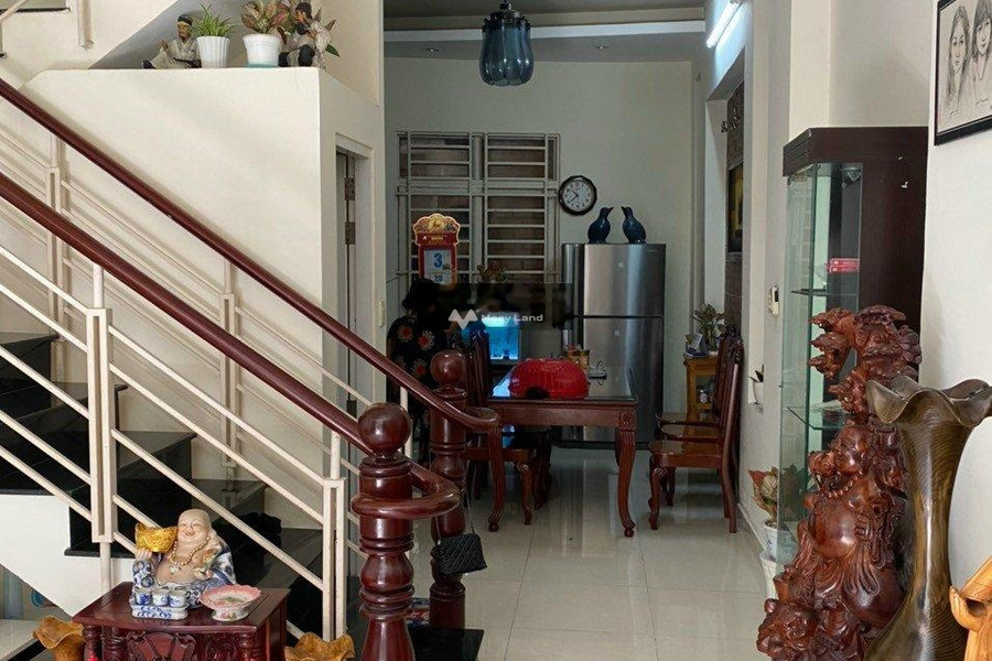 Nhà có 6 PN bán nhà bán ngay với giá thương mại chỉ 7 tỷ diện tích gồm 60m2 vị trí đặt gần Bình Thuận, Hồ Chí Minh-01