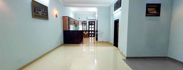 Diện tích chung 204m2, cho thuê nhà ở vị trí tại Tạ Quang Bửu, Hồ Chí Minh, căn nhà có tổng cộng 5 PN, 4 WC ban công view đẹp-03