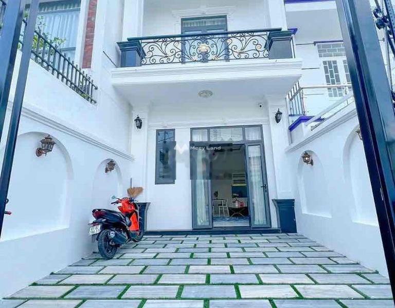 Nhà gồm 3 phòng ngủ bán nhà ở diện tích 76m2 giá bán cực rẻ từ 3.85 tỷ vị trí mặt tiền tại Nguyễn Văn Lộng, Bình Dương-01