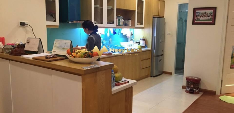 Cho thuê căn hộ có tổng diện tích 82 m2 vị trí đặt tại trung tâm Phường Phú Thượng, Quận Tây Hồ giá thuê rẻ bất ngờ 7 triệu/tháng