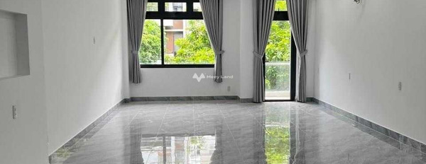 Tổng diện tích 105m2, cho thuê nhà ở mặt tiền tọa lạc ngay Quốc Lộ 13, Thủ Đức, ngôi nhà bao gồm 4 PN, 4 WC nội thất đầy đủ-02