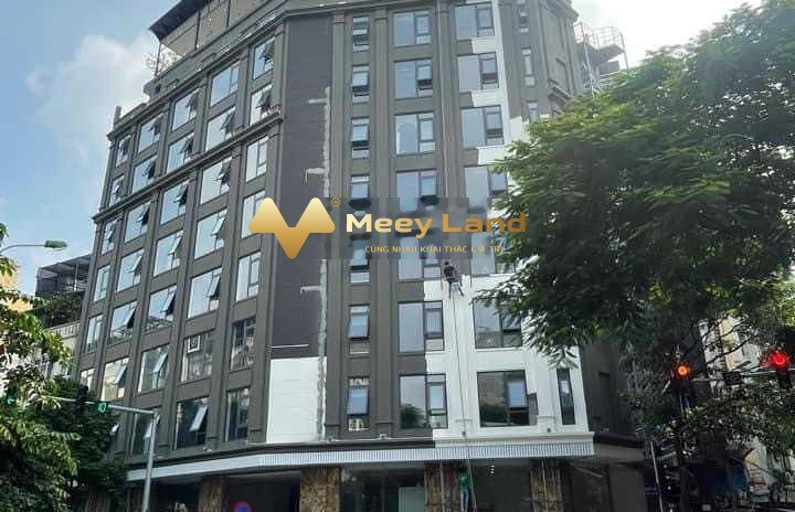 Nhà gồm 4 phòng ngủ bán nhà ở diện tích chuẩn 230m2 bán ngay với giá tốt nhất 70 tỷ vị trí thuận lợi tọa lạc tại Đường Lạc Long Quân, Hà Nội