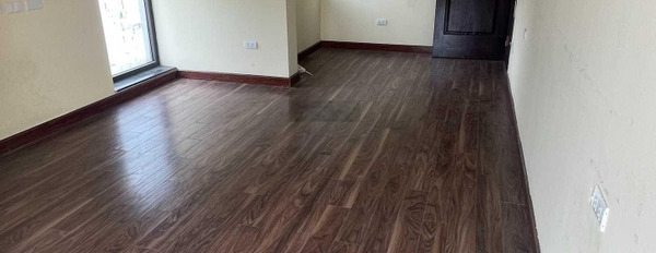 Cho thuê văn phòng diện tích 60m2 có sẵn 2 phòng rồi sàn gỗ trần thạch cao đẹp 0902 131 *** -02