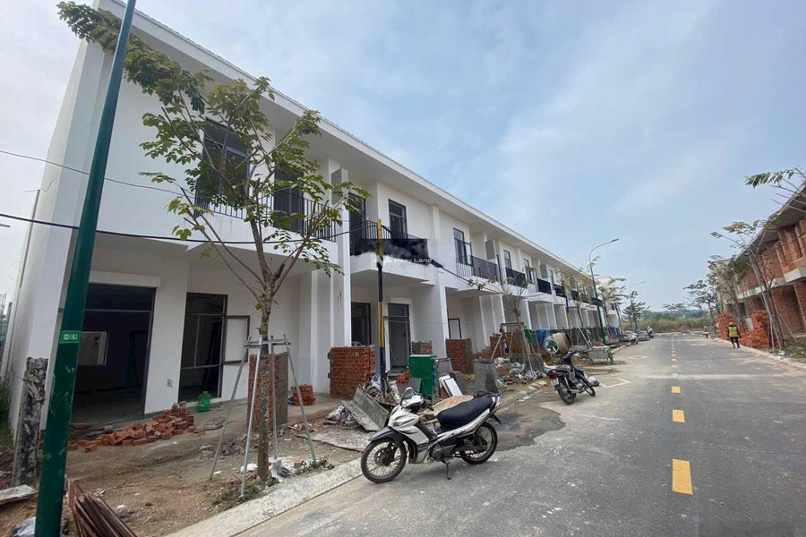 Bán nhà có diện tích chung 65m2 vị trí đẹp tọa lạc gần Chánh Phú Hòa, Bến Cát bán ngay với giá khởi đầu từ 1.06 tỷ nhà có tất cả 2 PN, 2 WC-01