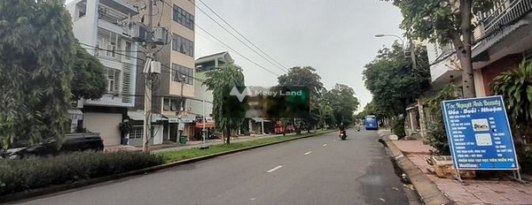 Bán nhà nằm ngay bên trong Quận 9, Hồ Chí Minh bán ngay với giá khởi điểm 8.1 tỷ có diện tích rộng 90m2 trong nhà tổng quan gồm 3 PN-02