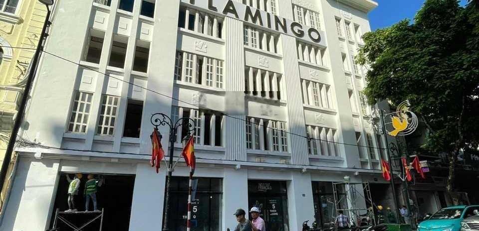 Cho thuê mặt phố Nguyễn Thị Định, cực đẹp, diện tích 380m2 x 5 tầng, mặt tiền 18m, chỉ 380tr 