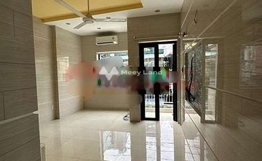 Diện tích tầm trung 80m2, cho thuê nhà ở mặt tiền nằm tại Tân Bình, Hồ Chí Minh, trong nhìn tổng quan gồm 4 phòng ngủ, 6 WC ban công view đẹp-03