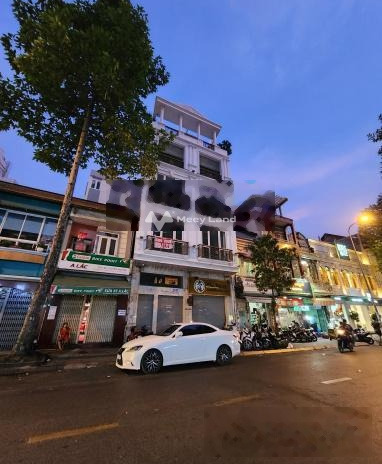 Nằm ngay Nguyễn Thái Bình, Hồ Chí Minh, cho thuê nhà, giá thuê mua liền 220 triệu/tháng có diện tích gồm 180m2 lh ngay!