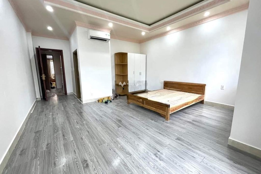 Diện tích như sau 100m2, cho thuê nhà ở vị trí đặt tại Phường 3, Tân Bình, trong căn nhà này có 6 phòng ngủ, 5 WC giao thông đông đúc-01