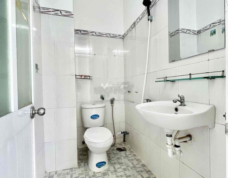Cho thuê căn hộ gần Phường 11, Hồ Chí Minh giá thuê rẻ 6 triệu/tháng, trong căn hộ có tổng 1 phòng ngủ, 1 WC gặp để trao đổi-01
