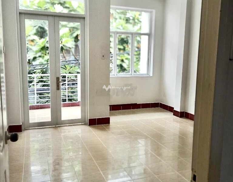 Trong nhà này thì có 3 phòng ngủ, cho thuê nhà, giá thuê gốc chỉ 15 triệu/tháng diện tích như sau 90m2 vị trí đẹp tọa lạc gần Quận 7, Hồ Chí Minh-01