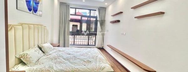 Nằm ở Nguyễn Đình Hoàn, Hà Nội, bán nhà, bán ngay với giá cực tốt 5.7 tỷ diện tích 40m2, trong nhà này có tổng 3 phòng ngủ cảm ơn bạn đã đọc tin-03