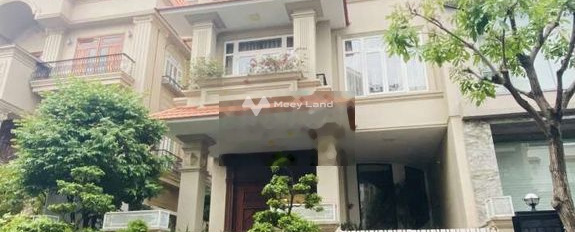 Bán nhà tọa lạc ngay tại Quận 7, Hồ Chí Minh bán ngay với giá quy định 38 tỷ diện tích gồm 200m2 căn nhà có tổng 10 PN-02