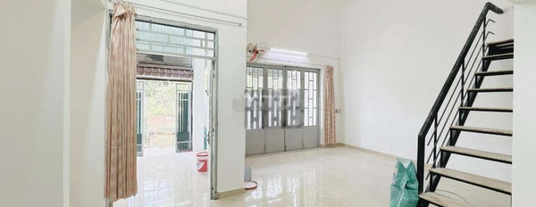 Trong nhà gồm có 3 phòng ngủ bán nhà giá bán đề xuất từ 980 triệu diện tích khoảng 65m2 vị trí thuận lợi ngay ở Y Wang, Buôn Ma Thuột-03