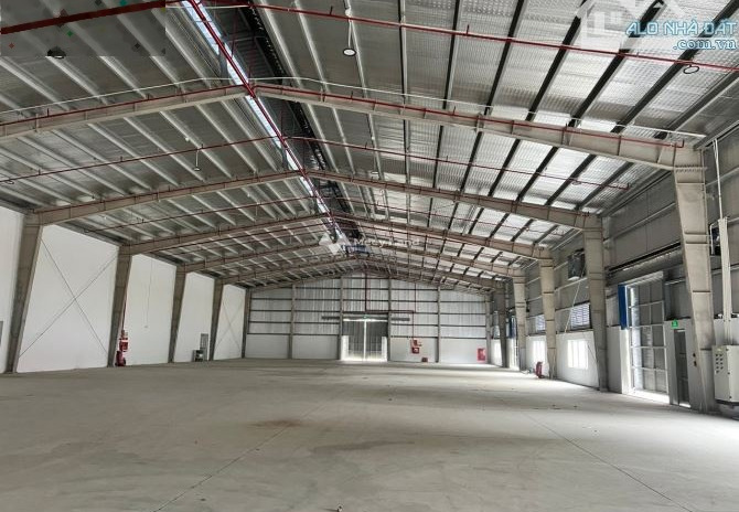 Cho thuê kho bãi diện tích 1500m2 vị trí nằm ở Nguyễn Văn Linh, Hà Nội