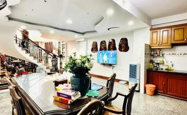 Nhà có 3 PN bán nhà ở diện tích gồm 100m2 bán ngay với giá khởi điểm từ 9.1 tỷ vị trí đặt tọa lạc ngay Huỳnh Văn Nghệ, Tân Bình-03