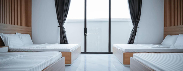 Có diện tích 930m2 bán nhà vị trí nằm tại Sóc Sơn, Hà Nội trong nhà này bao gồm 5 phòng ngủ khách có thiện chí liên hệ ngay.-03