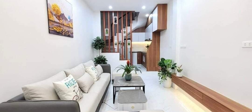 Bán nhà Vĩnh Phúc, Ba Đình, 32,5m2 x 5 tầng, mặt tiền 3,5m, 2 mặt thoáng, giá 4,35 tỷ có thương lượng