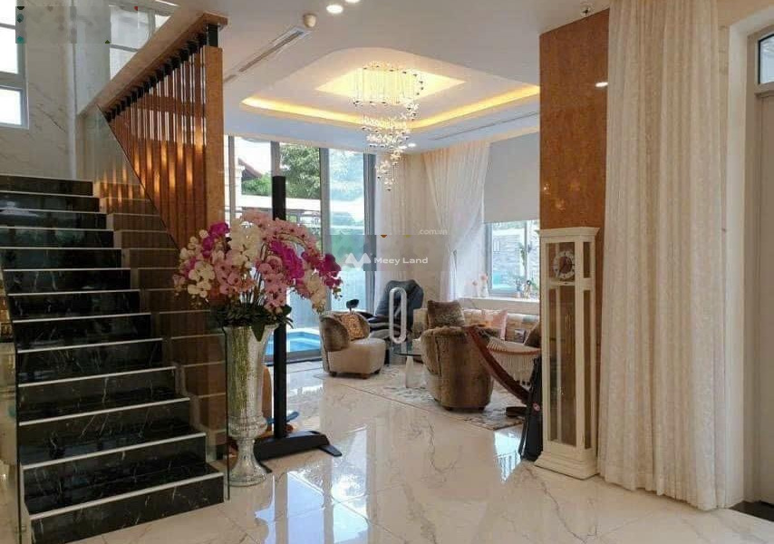 Diện tích khoảng là 126m2, bán biệt thự vị trí mặt tiền tọa lạc ngay trên Quận 7, Hồ Chí Minh, trong nhà này gồm có 3 phòng ngủ, 4 WC gọi ngay!-01