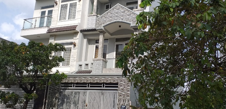 Cần bán gấp nhà mặt tiền đường Lê Văn Việt Quận 9, nhà 4 tầng lầu hẻm ô tô, 70m2 giá chỉ 5,1 tỷ