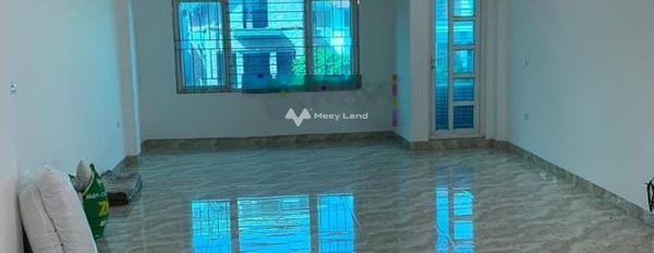 Diện tích cụ thể 70m2, cho thuê nhà ở vị trí đặt ngay tại Nguyễn Xiển, Thanh Xuân, trong nhà này gồm có 6 phòng ngủ, 6 WC nội thất sang trọng-02