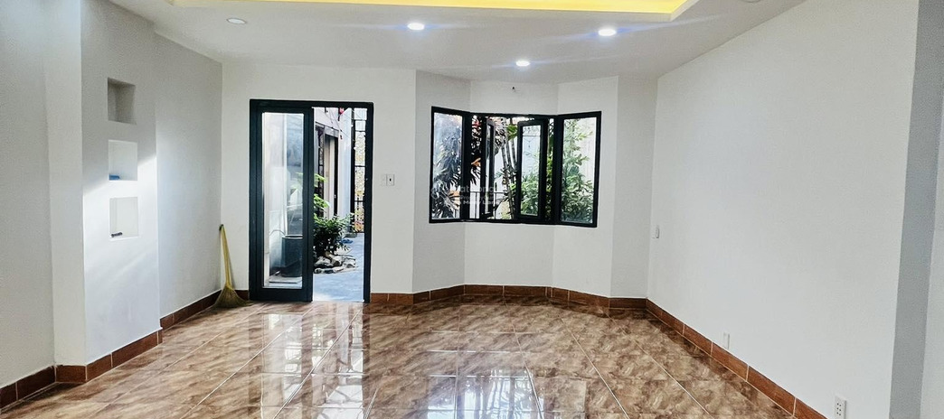 Nhà gồm 4 PN bán nhà ở diện tích rộng 150m2 giá bán cạnh tranh chỉ 24.5 tỷ vị trí đẹp ngay tại Hậu Giang, Hồ Chí Minh