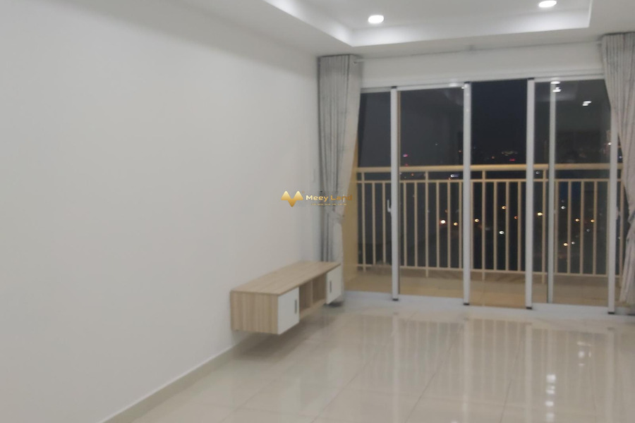 Diện tích 70m2, bán chung cư giá bán vô cùng rẻ chỉ 2.7 tỷ tọa lạc ở Xã Phú Trung, Quận Tân Phú, hướng Đông, căn hộ bao gồm có 2 PN, 2 WC có chỗ để xe-01