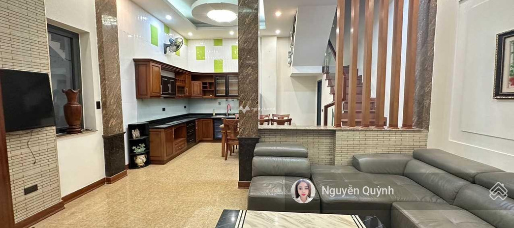 Cho thuê nhà nằm ở Nguyễn Thái Học, Hà Nội, giá thuê rẻ chỉ 25 triệu/tháng diện tích gồm 60m2, nhà bao gồm 3 phòng ngủ