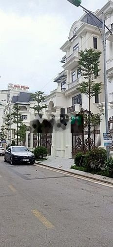 Cho thuê biệt thự mặt tiền nằm ngay tại Lê Trọng Tấn, La Khê thuê ngay với giá mềm từ 42 triệu/tháng Diện tích nền 240m2, tổng quan trong căn nhà 5 PN-01