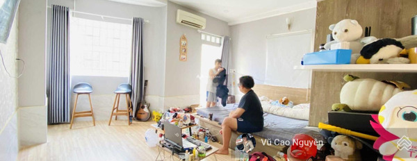Bán nhà vị trí đặt ngay ở Út Tịch, Tân Bình bán ngay với giá ngạc nhiên 8.3 tỷ diện tích 72m2 trong nhà nhìn chung bao gồm 4 phòng ngủ-03