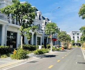 Có diện tích trung bình 112m2, bán biệt thự vị trí nằm tại Nhà Bè, Hồ Chí Minh, căn nhà gồm có 3 phòng ngủ khách có thiện chí liên hệ ngay.-03
