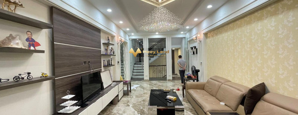 Vị trí thuận lợi ngay tại Đường Nguyễn Thái Học, Hà Nội bán nhà giá không trung gian 13.5 tỷ ngôi nhà này gồm có 5 phòng ngủ 5 WC-02