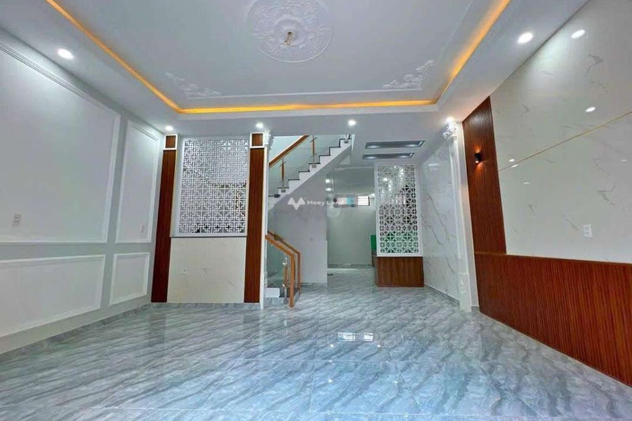 Ngôi nhà bao gồm 2 phòng ngủ bán nhà bán ngay với giá cực tốt 1.99 tỷ diện tích khoảng 55m2 vị trí mặt tiền tọa lạc tại Phan Văn Hân, Phường 19-01